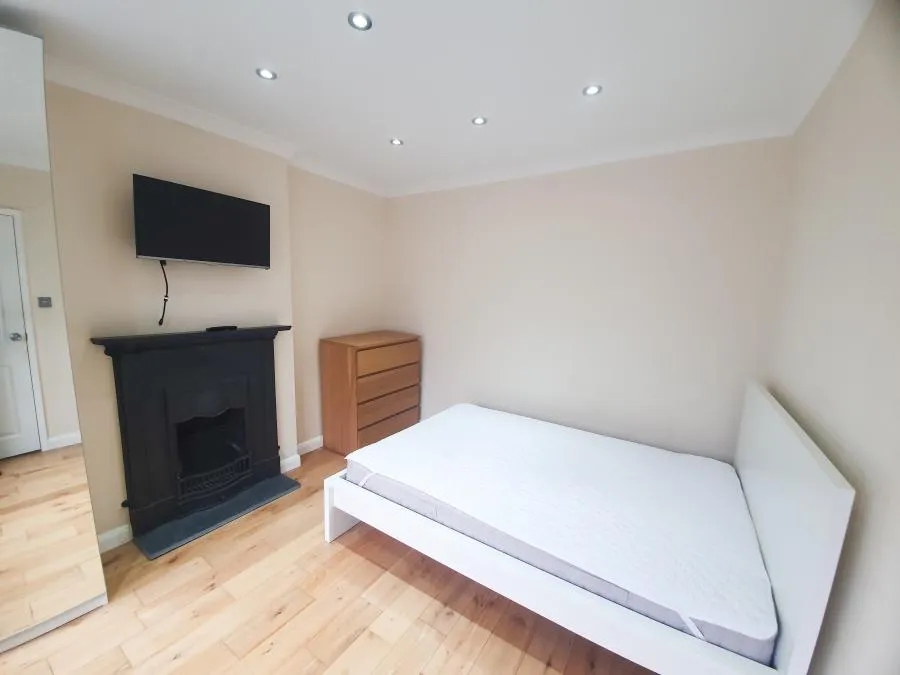 Kings Chase, Brentwood, CM14, photo 2