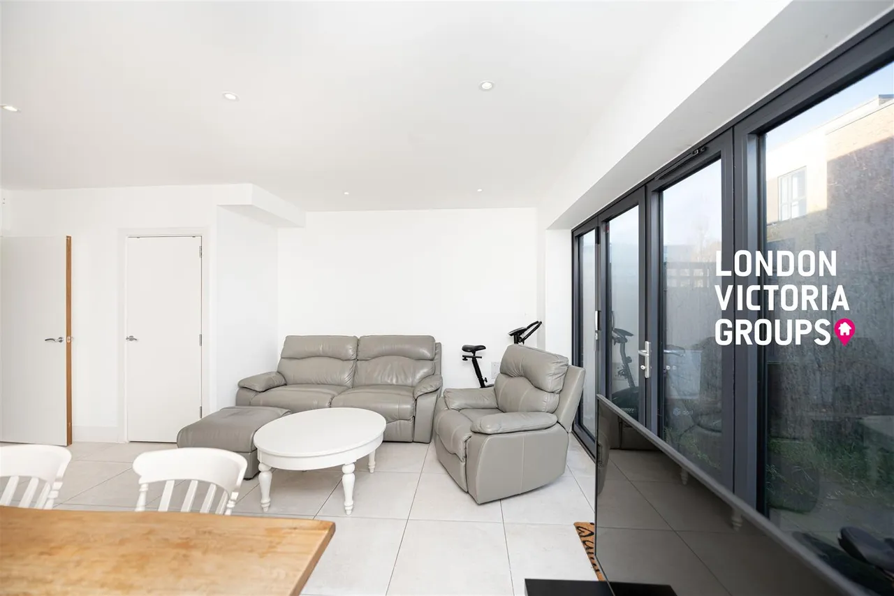 Pipit Drive, London, photo 4