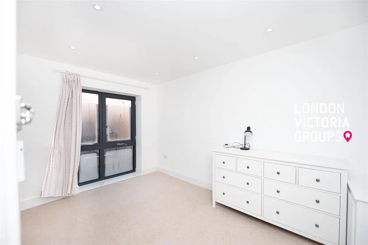 Pipit Drive, London, photo 16