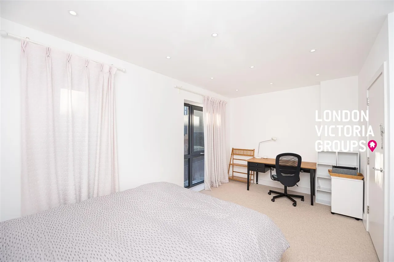 Pipit Drive, London, photo 19