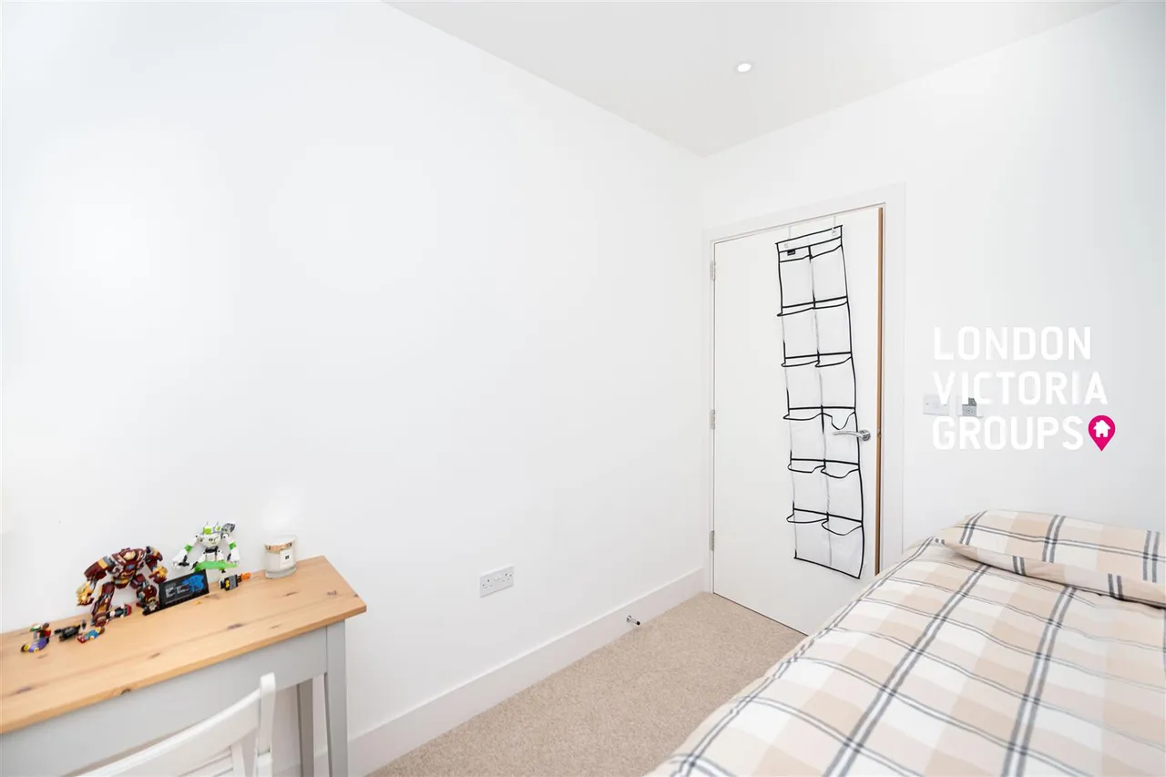 Pipit Drive, London, photo 14