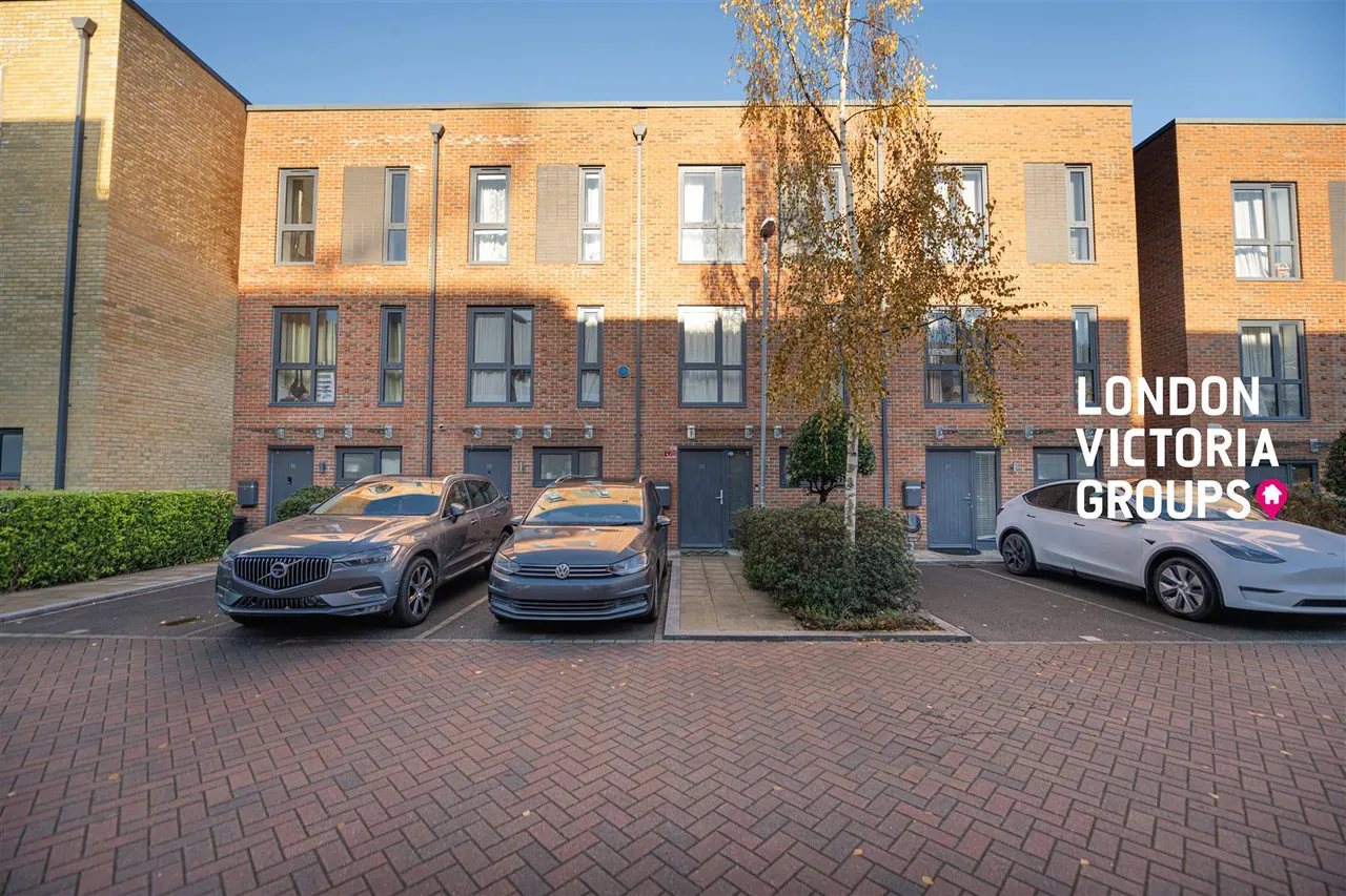 Pipit Drive, London, photo 27
