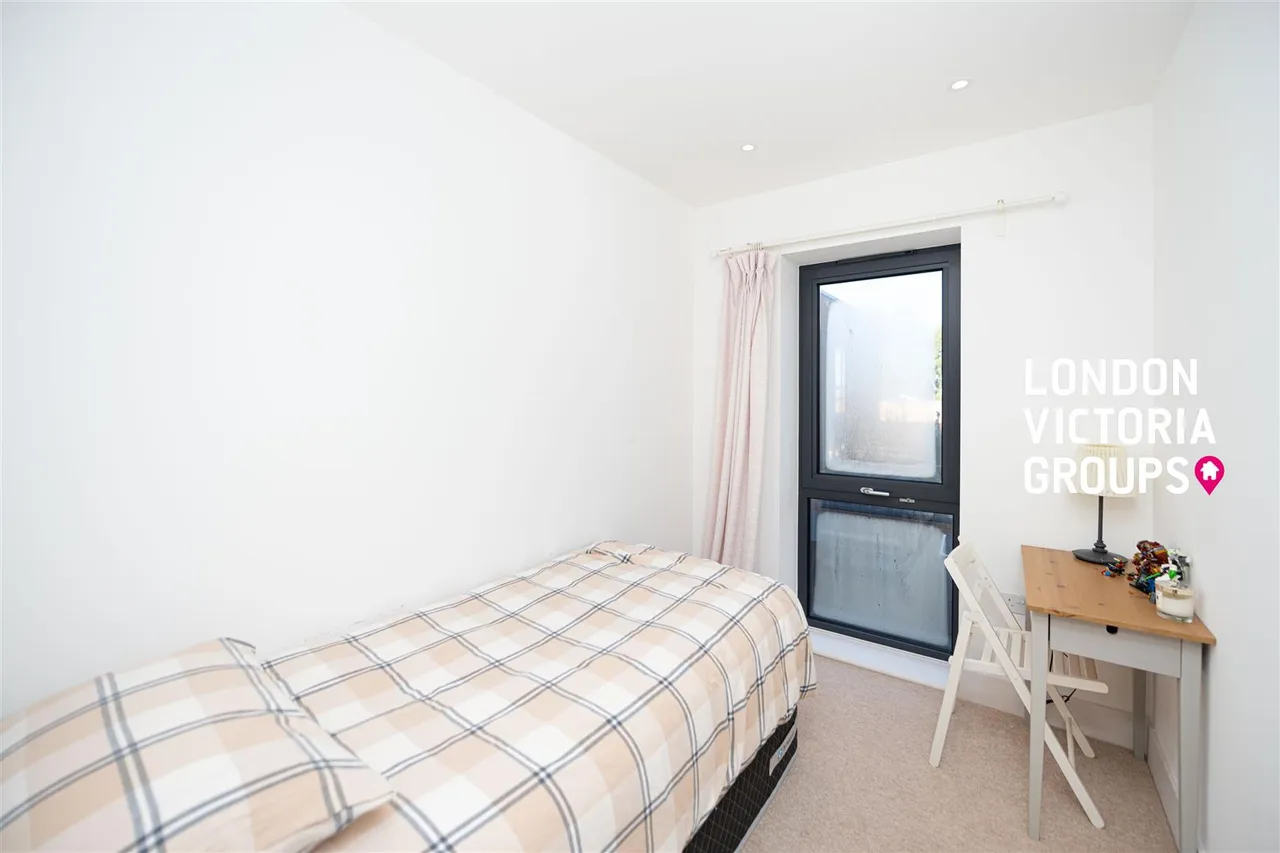 Pipit Drive, London, photo 15