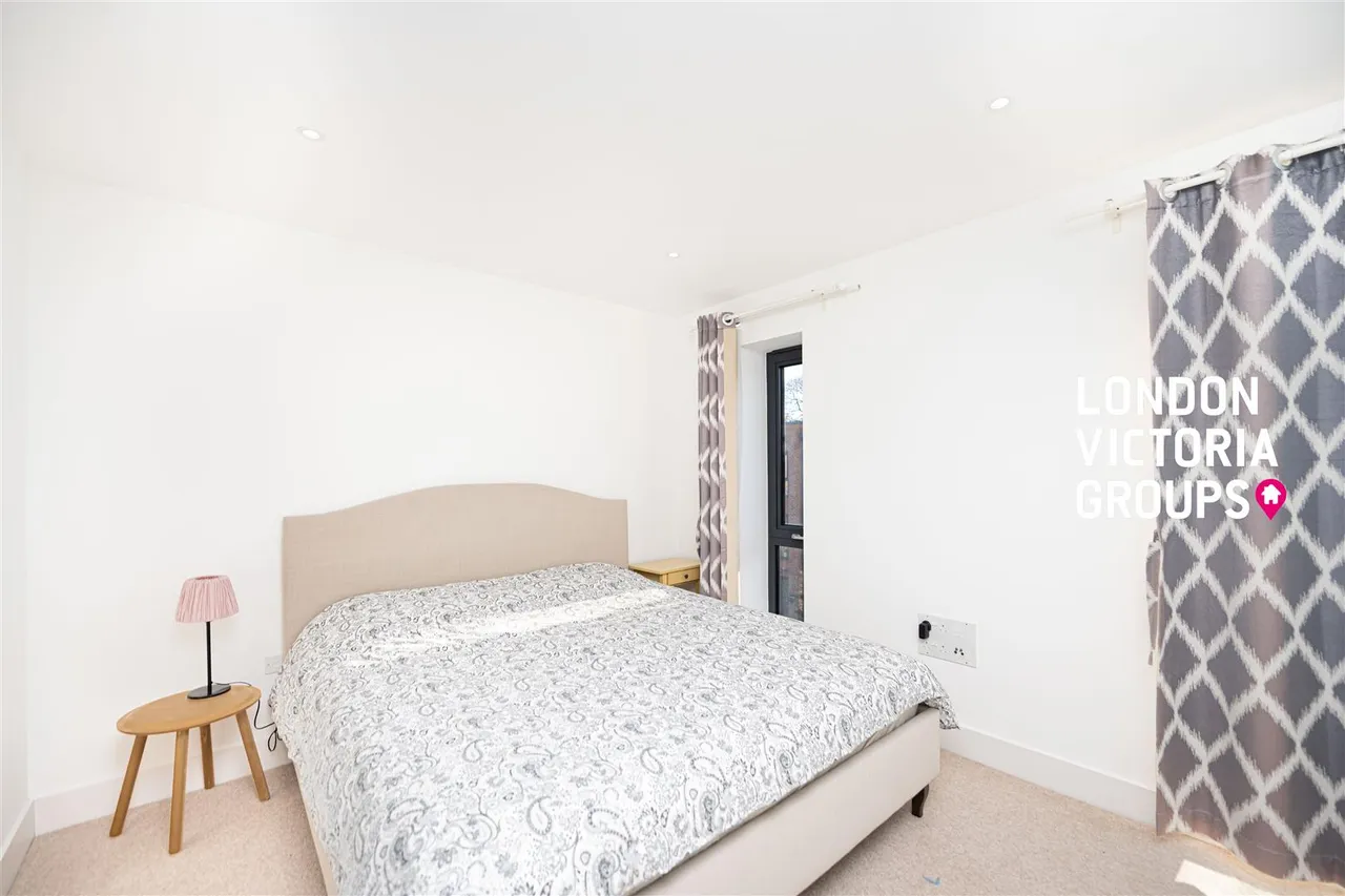 Pipit Drive, London, photo 8