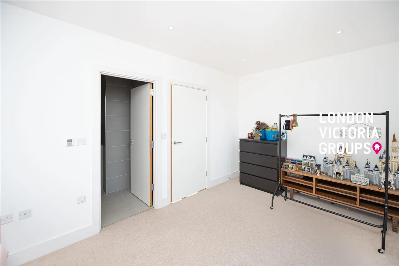 Pipit Drive, London, photo 12