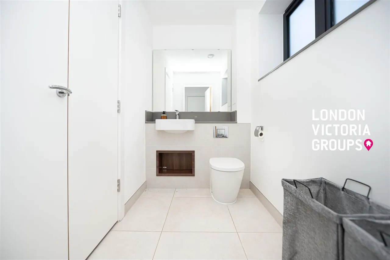 Pipit Drive, London, photo 22