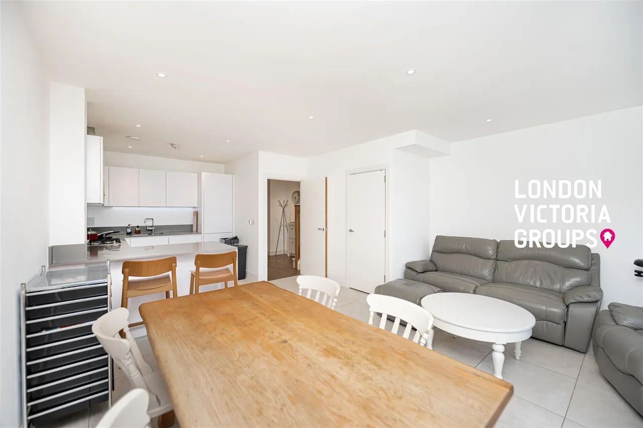 Pipit Drive, London, photo 5
