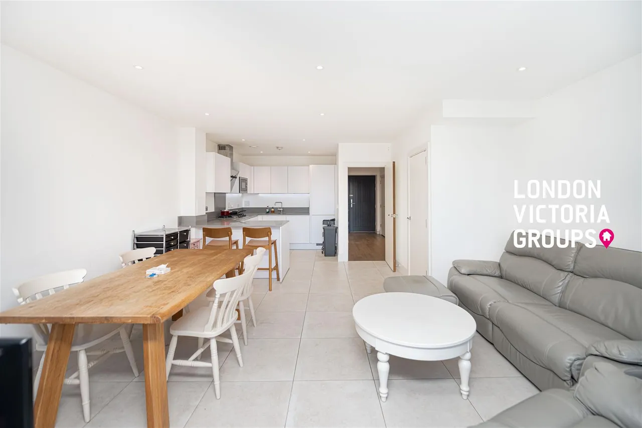 5 bed house for sale, Pipit Drive, London