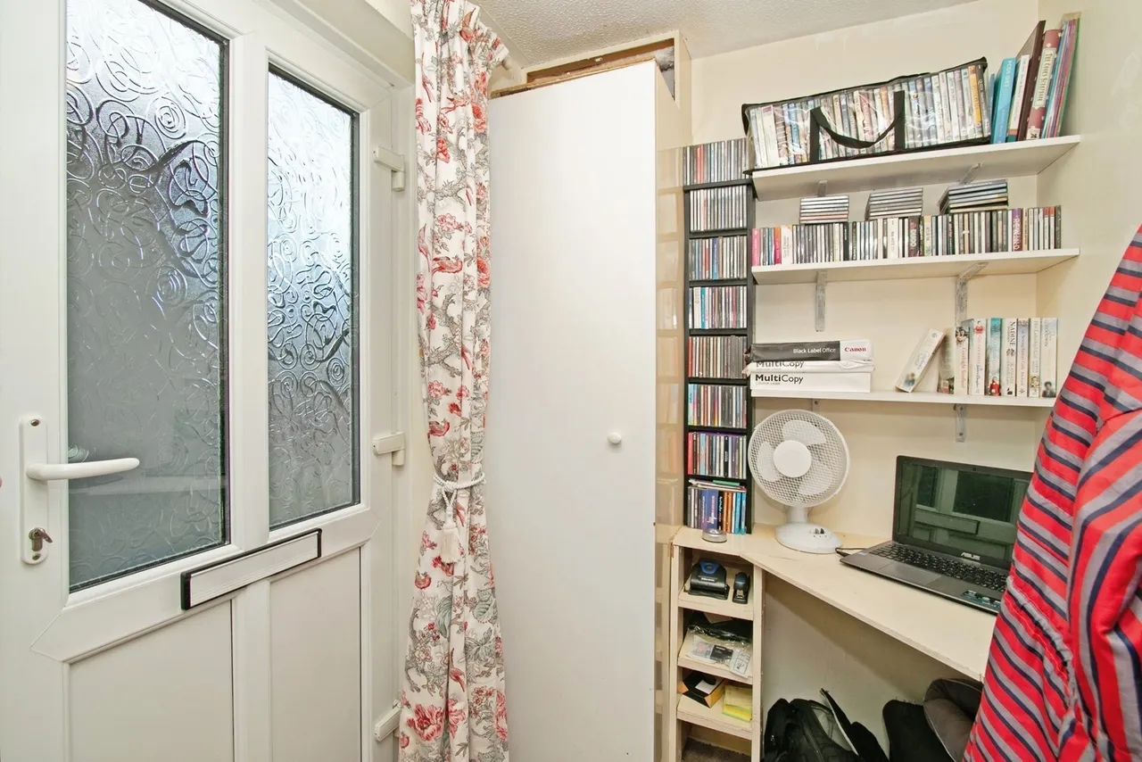 Glendale Crescent, Mount Hawke, TR4, photo 11