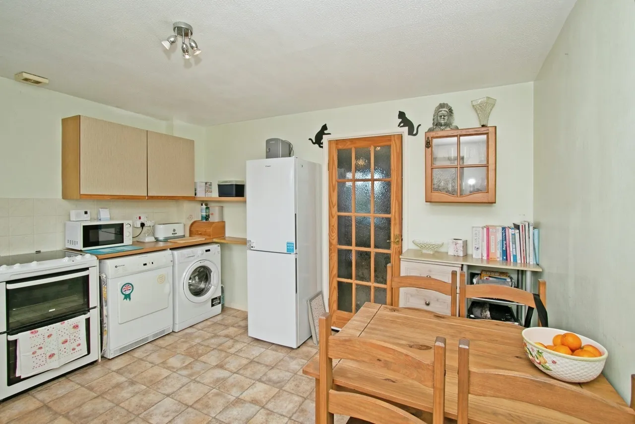 Glendale Crescent, Mount Hawke, TR4, photo 7