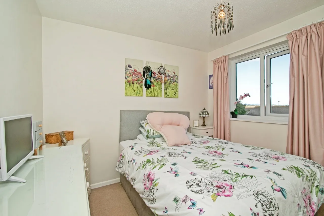 Glendale Crescent, Mount Hawke, TR4, photo 8