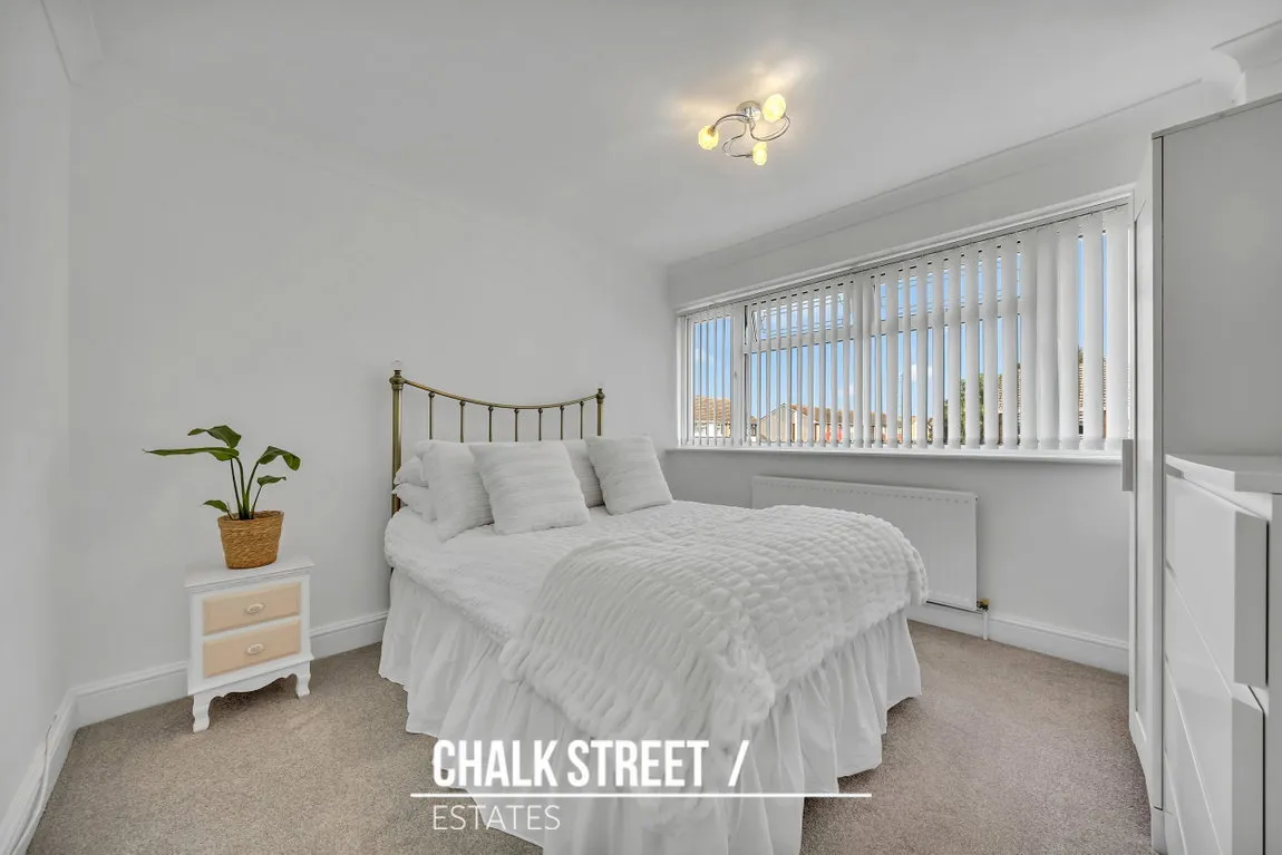 Tangmere Crescent, Hornchurch, RM12 5PX, photo 11