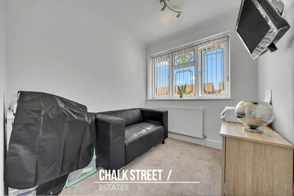 Tangmere Crescent, Hornchurch, RM12 5PX, photo 12