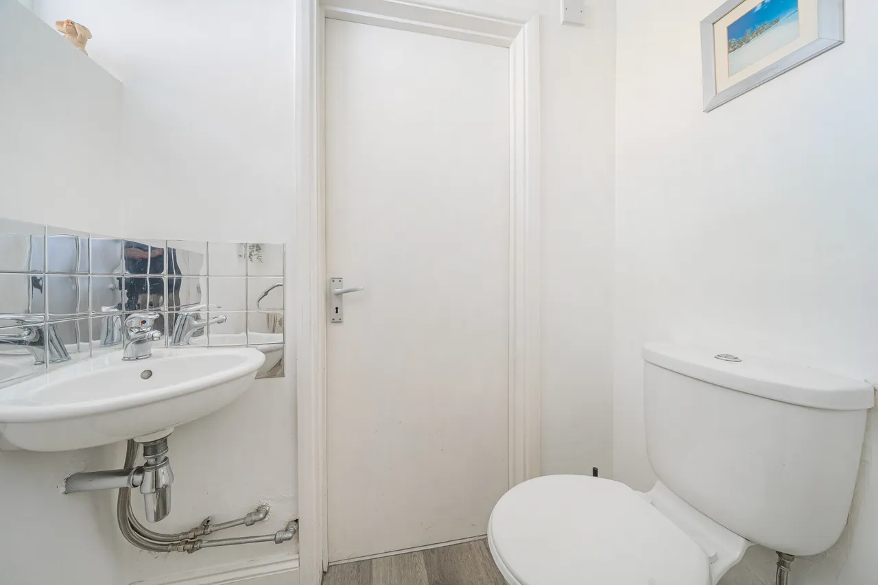 Ward Close, Ware, SG12, photo 9