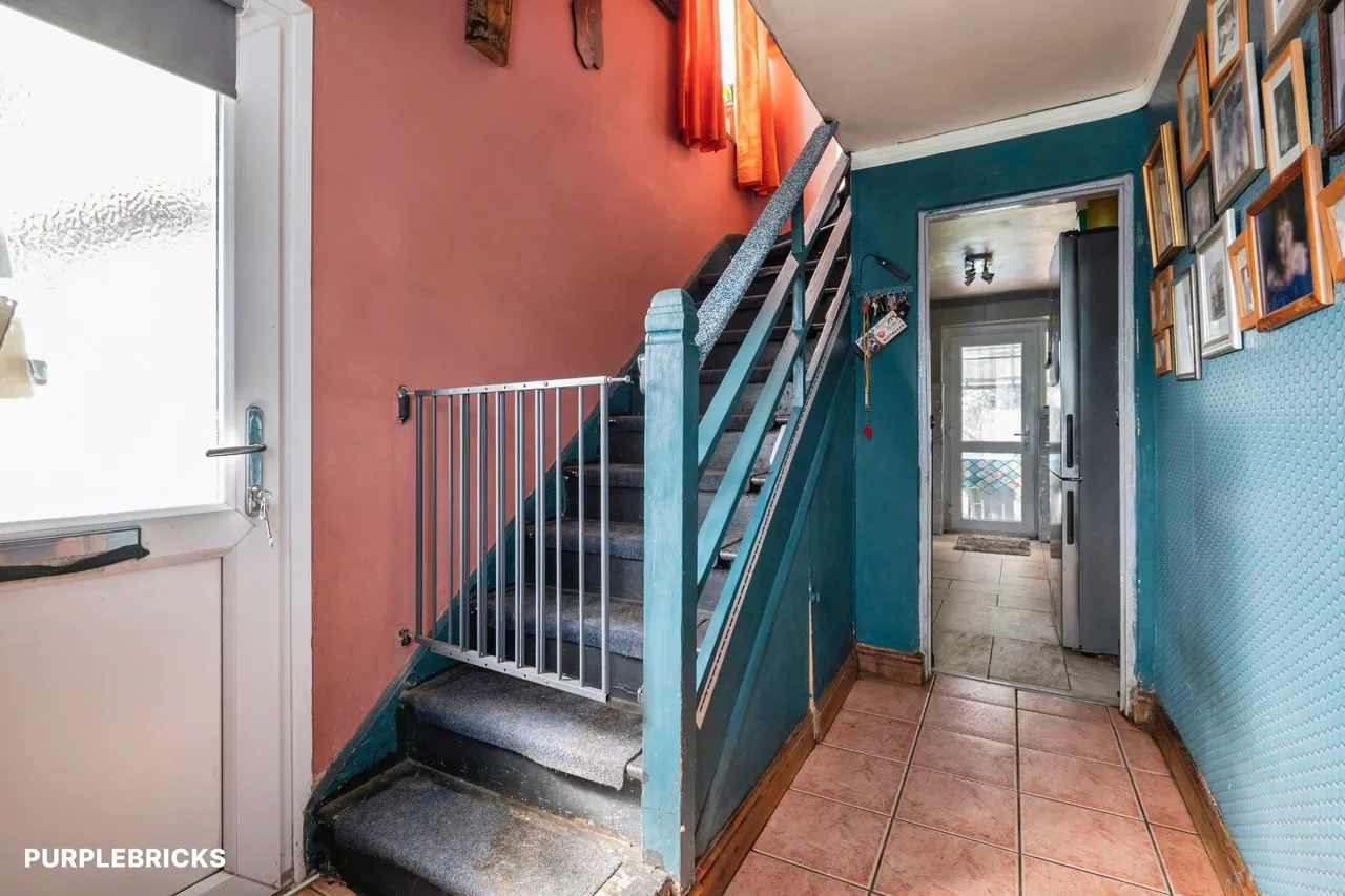 Pound Crescent, Leatherhead, KT22, photo 5