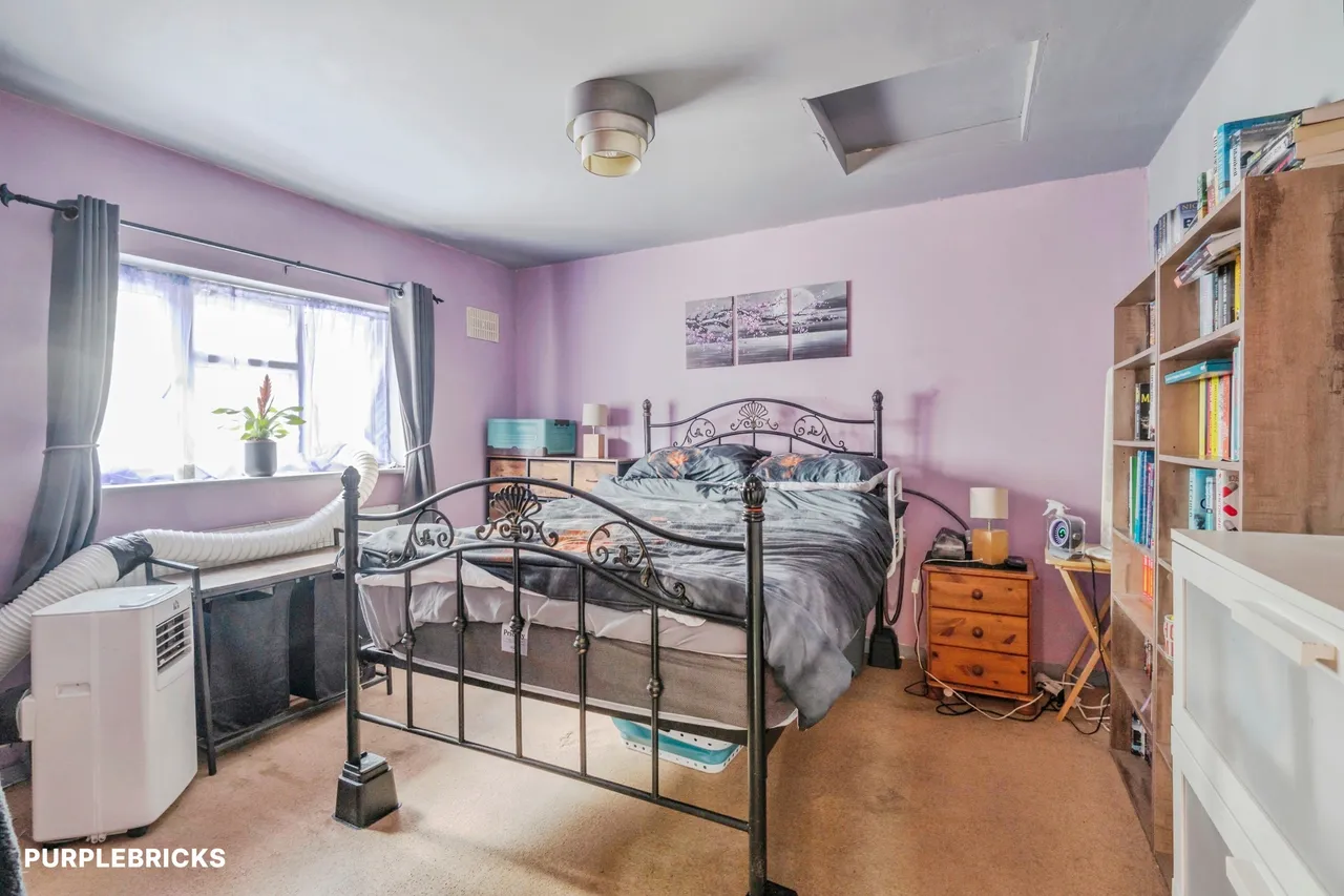 Pound Crescent, Leatherhead, KT22, photo 9