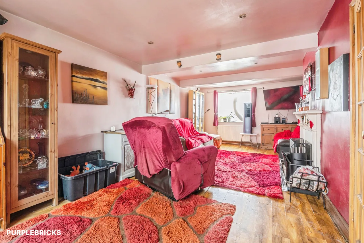 Pound Crescent, Leatherhead, KT22, photo 6