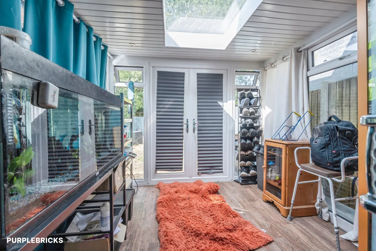 Pound Crescent, Leatherhead, KT22, photo 4