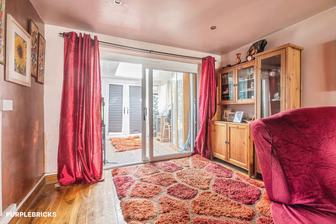 Pound Crescent, Leatherhead, KT22, photo 7