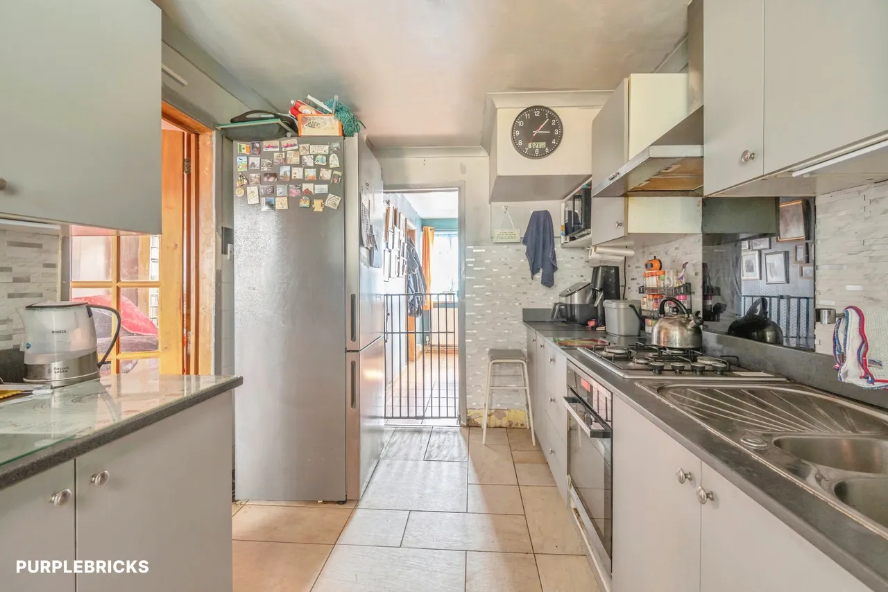 Pound Crescent, Leatherhead, KT22, photo 15