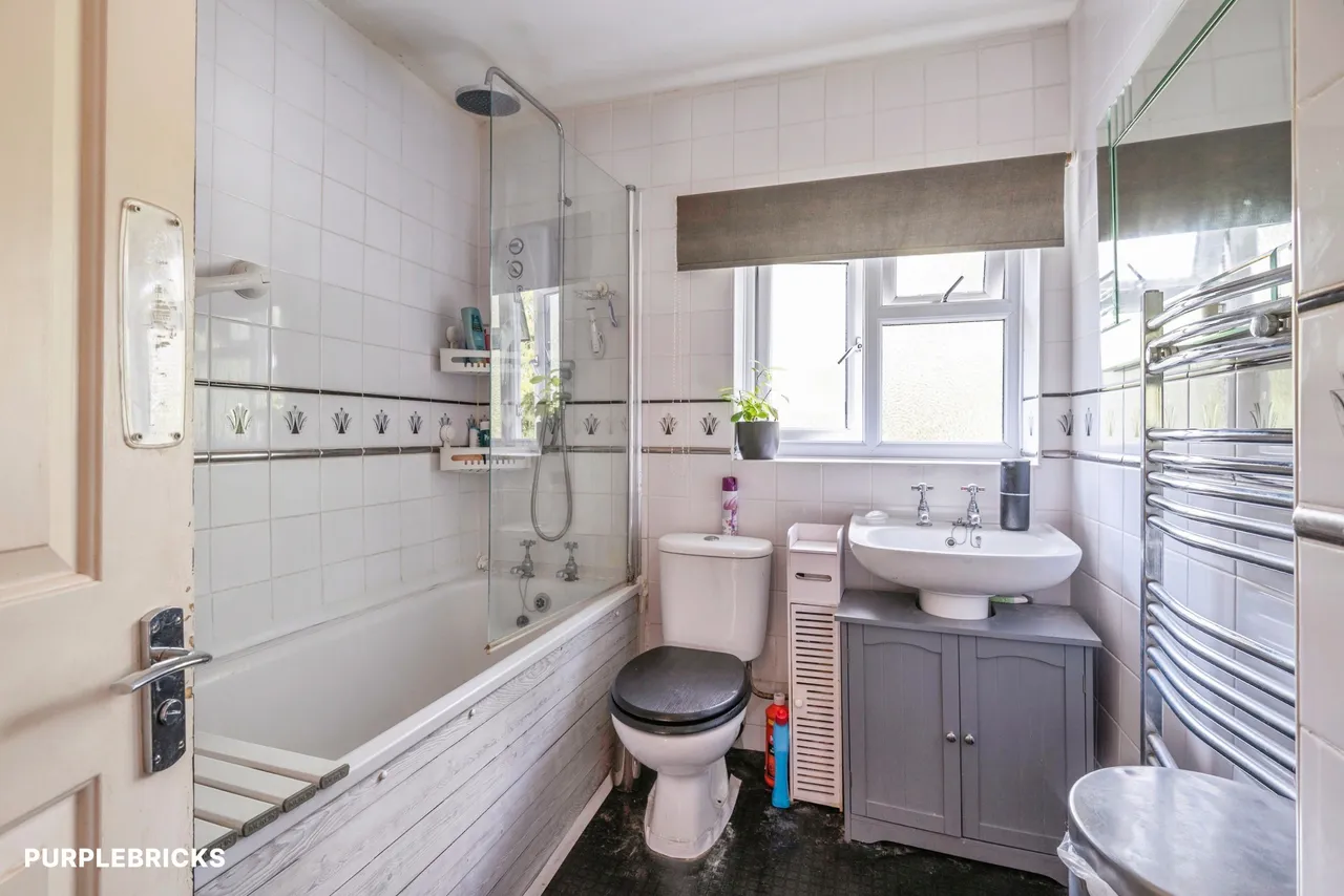 Pound Crescent, Leatherhead, KT22, photo 13
