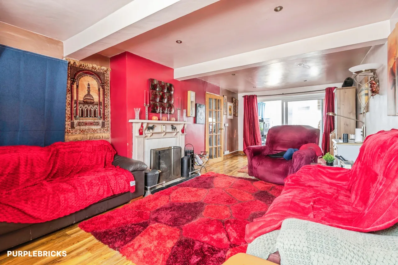 Pound Crescent, Leatherhead, KT22, photo 2