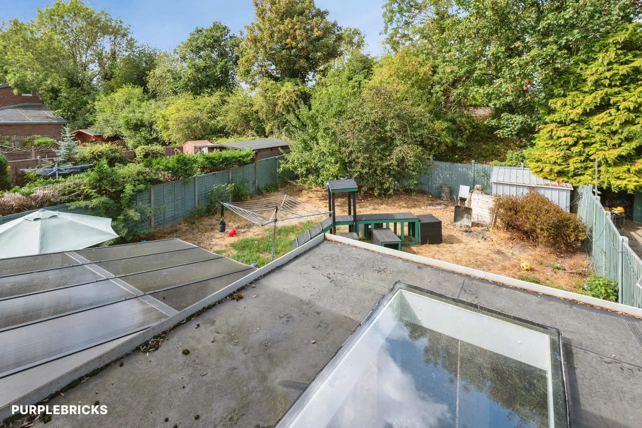 Pound Crescent, Leatherhead, KT22, photo 16
