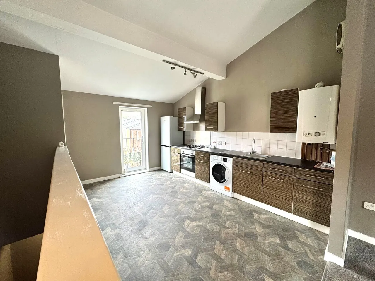 Old Chester Road, Birkenhead, CH41, photo 2