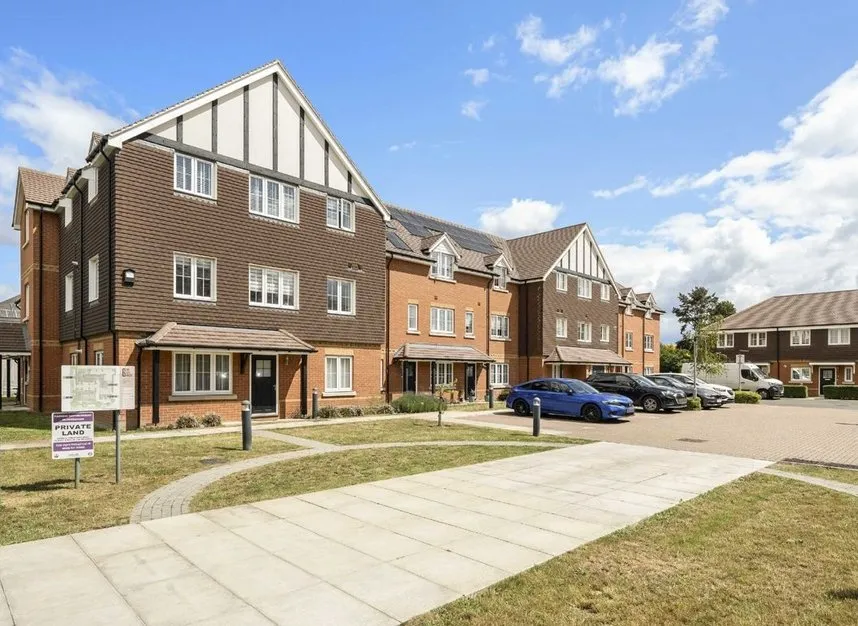 2 bed flat for sale — Gatehouse Close, Ashford, TW15
