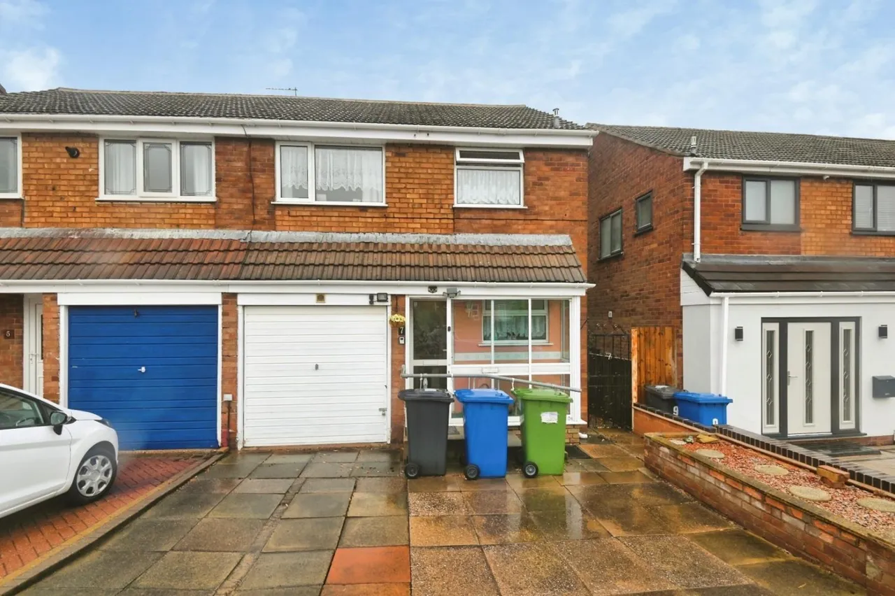 3 bed house for sale — St. Peters Close, Tamworth