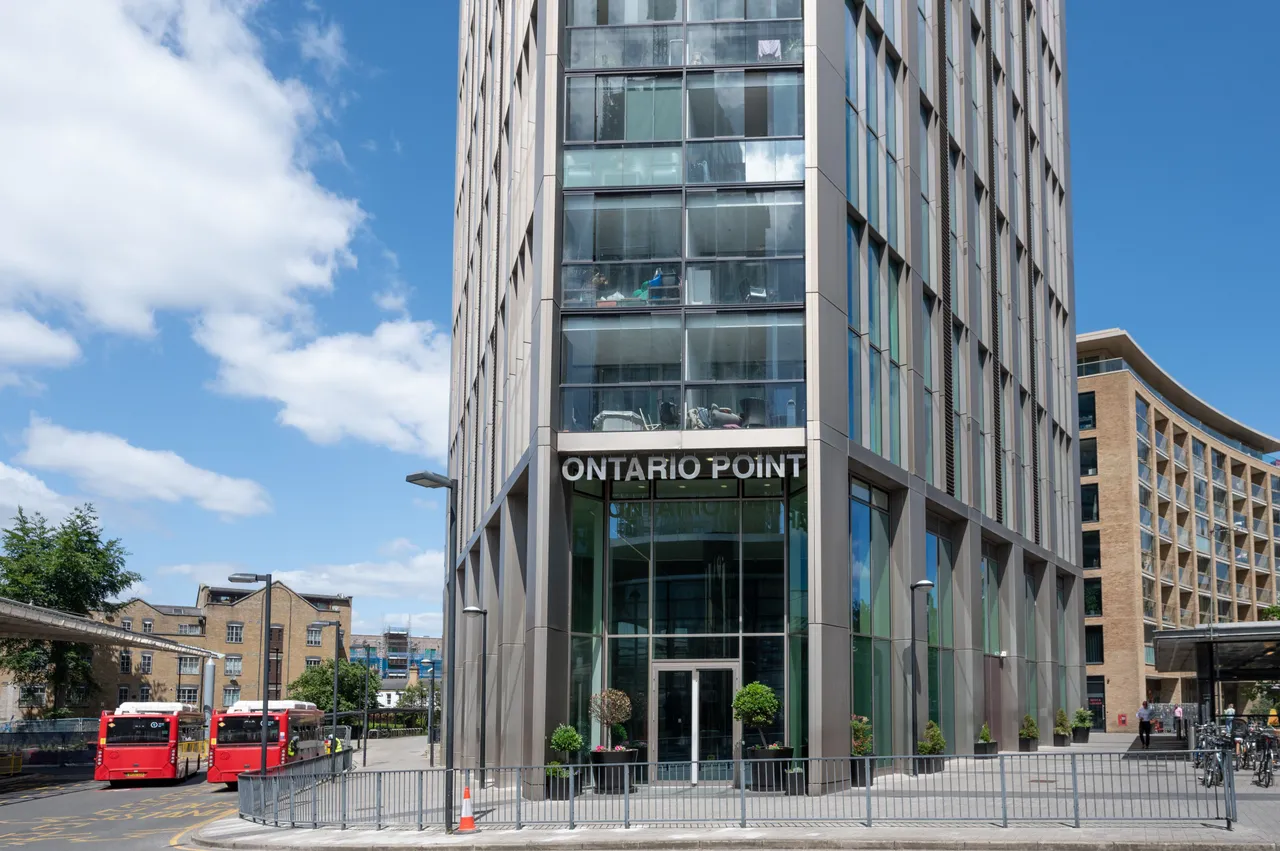 2 bed flat to rent — 98 Ontario Point, Maple Quays, 28 Surrey Quays Road, London