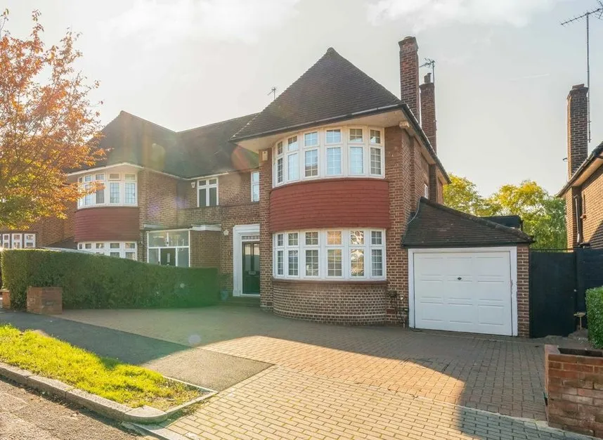 5 bed house for sale — Dorchester Gardens, Golders Green, NW11