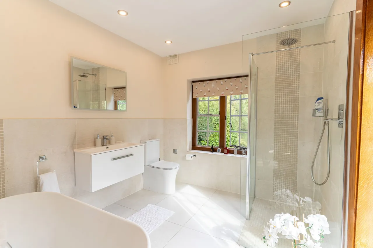 Parkway, Gidea Park, RM2, photo 18