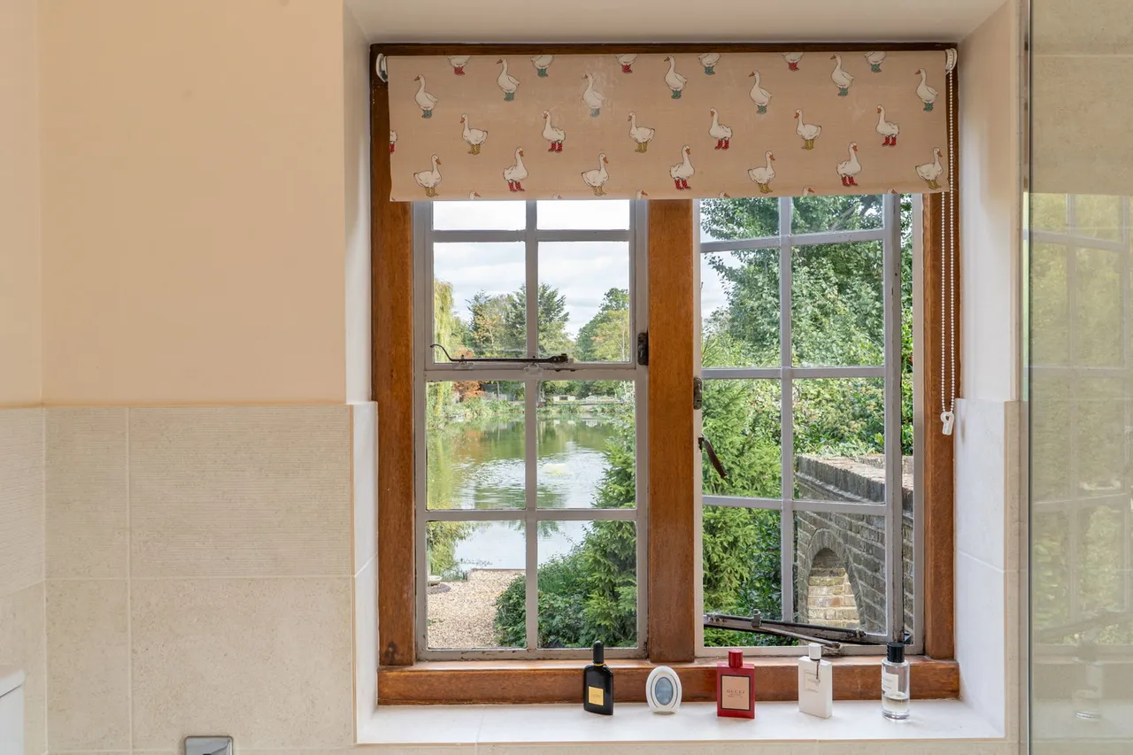 Parkway, Gidea Park, RM2, photo 19