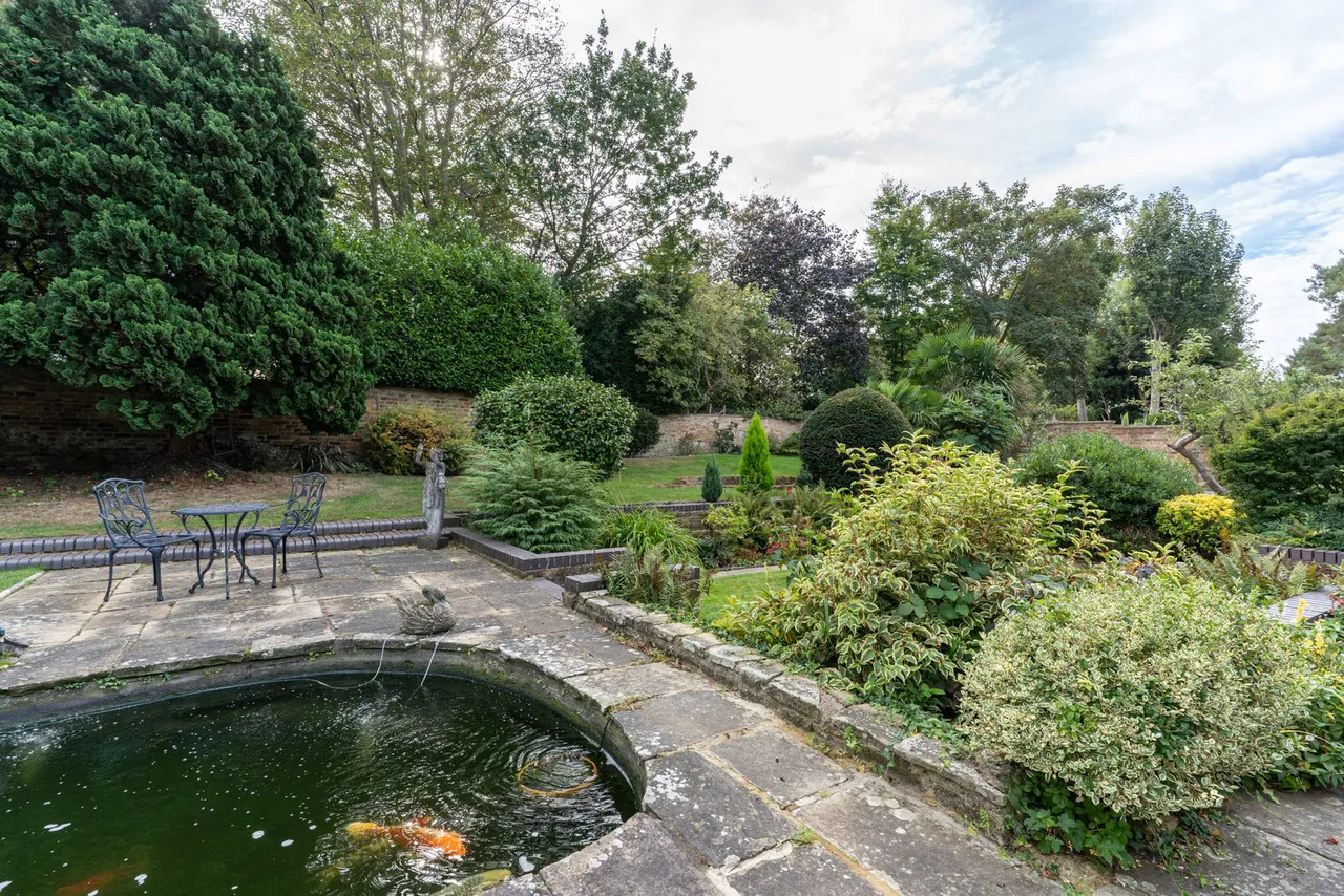 Parkway, Gidea Park, RM2, photo 31