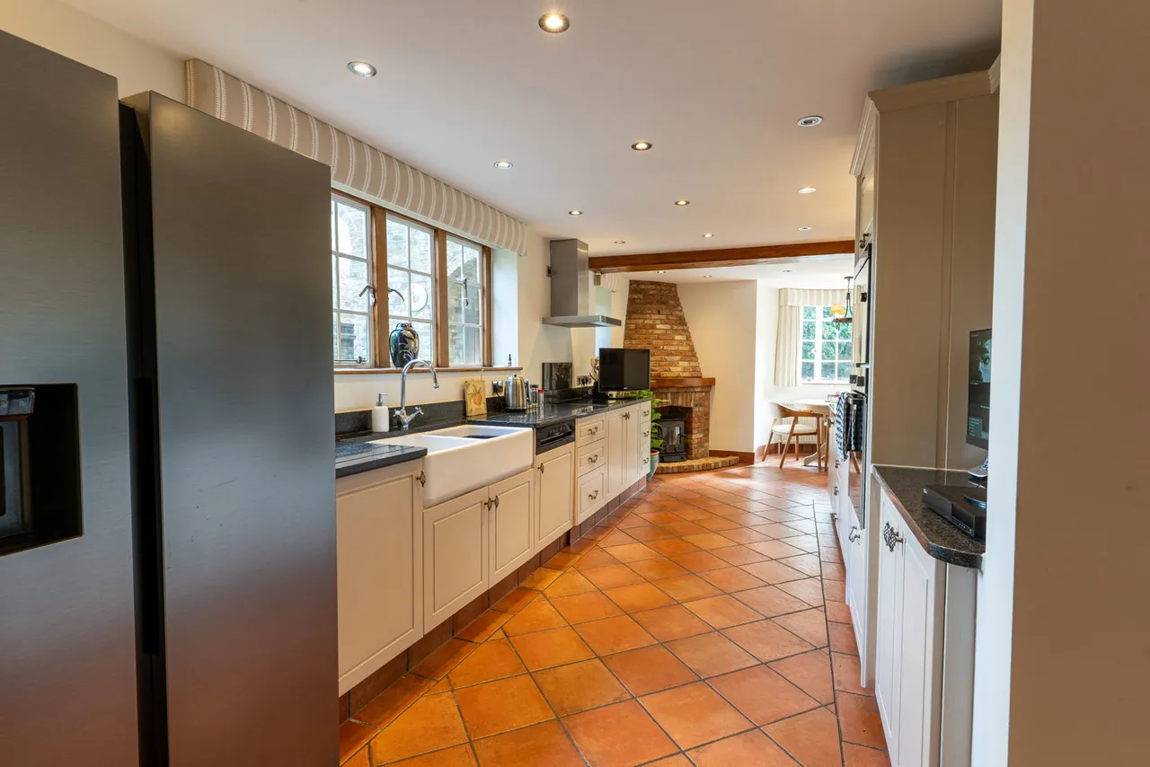 Parkway, Gidea Park, RM2, photo 14