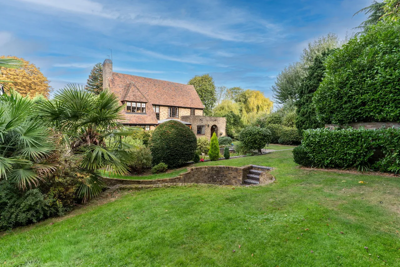 Parkway, Gidea Park, RM2, photo 5