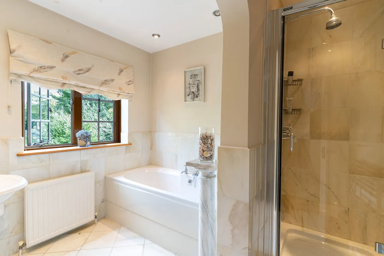 Parkway, Gidea Park, RM2, photo 26