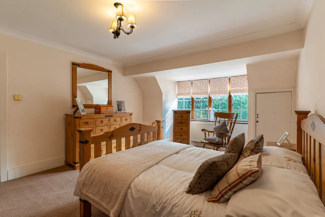 Parkway, Gidea Park, RM2, photo 24