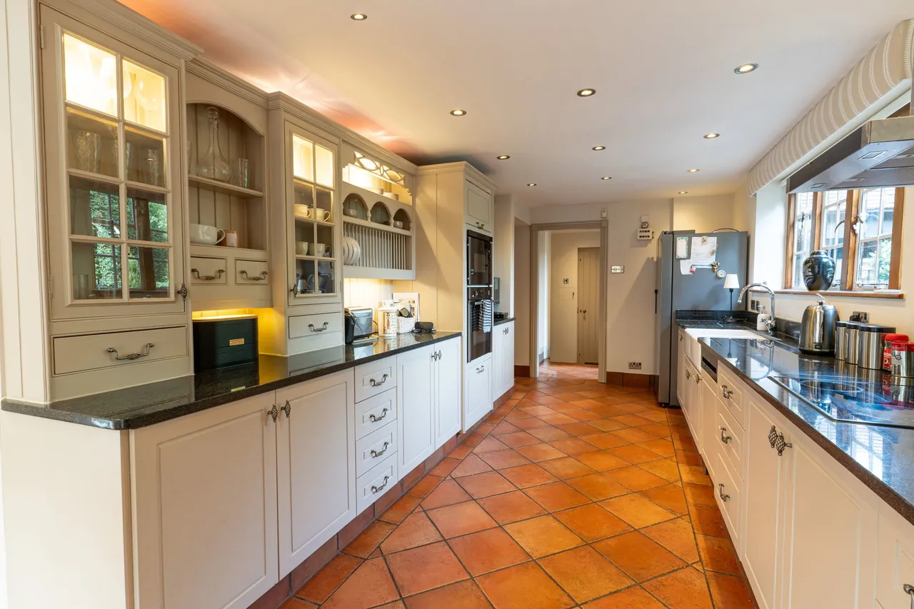Parkway, Gidea Park, RM2, photo 16