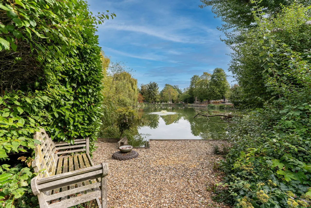 Parkway, Gidea Park, RM2, photo 32