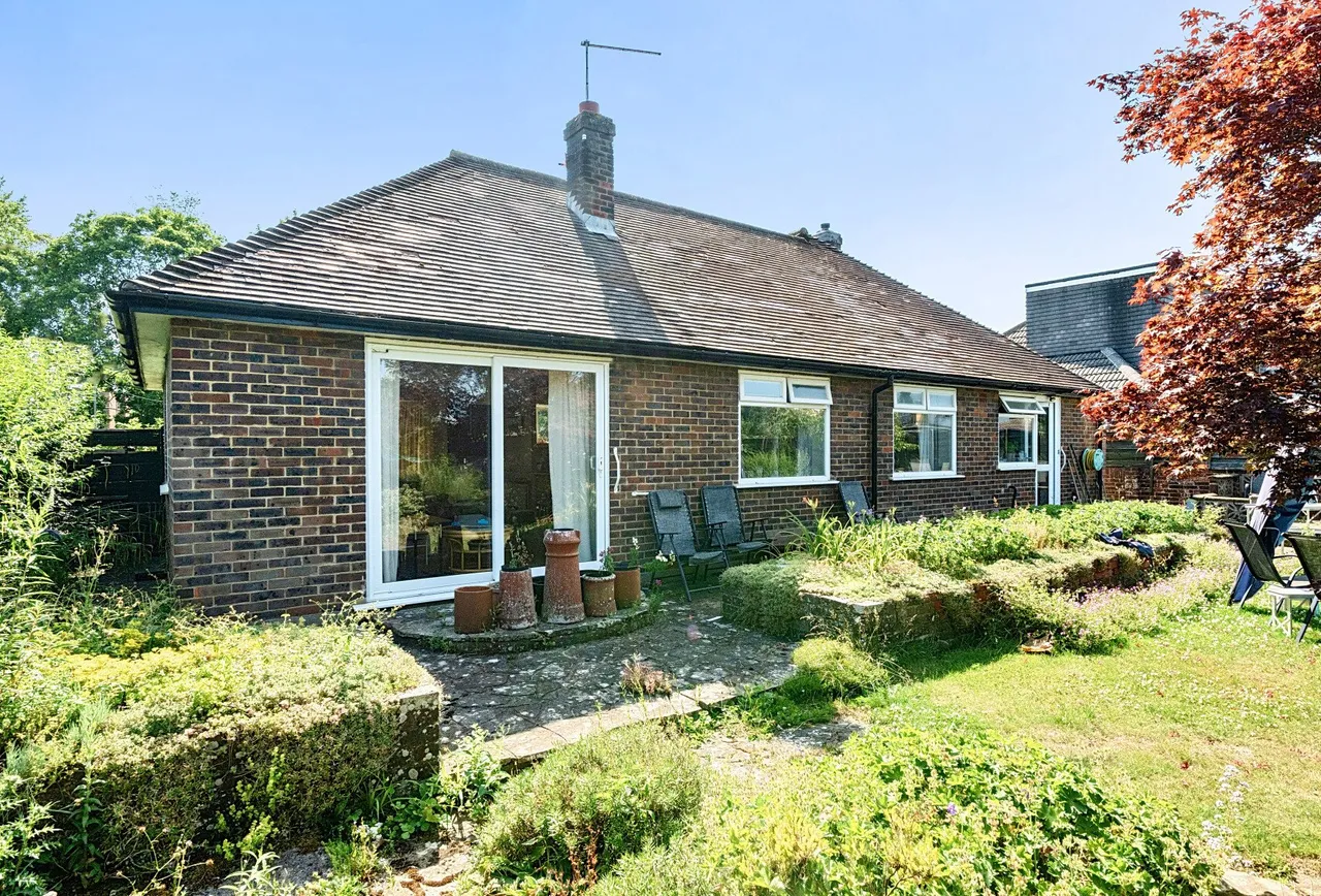 3 bed house for sale — Woodroyd Avenue, Horley, RH6 7EF