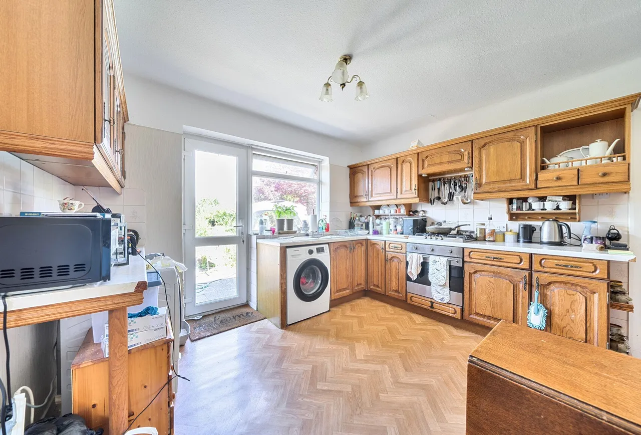 Woodroyd Avenue, Horley, RH6 7EF, photo 4