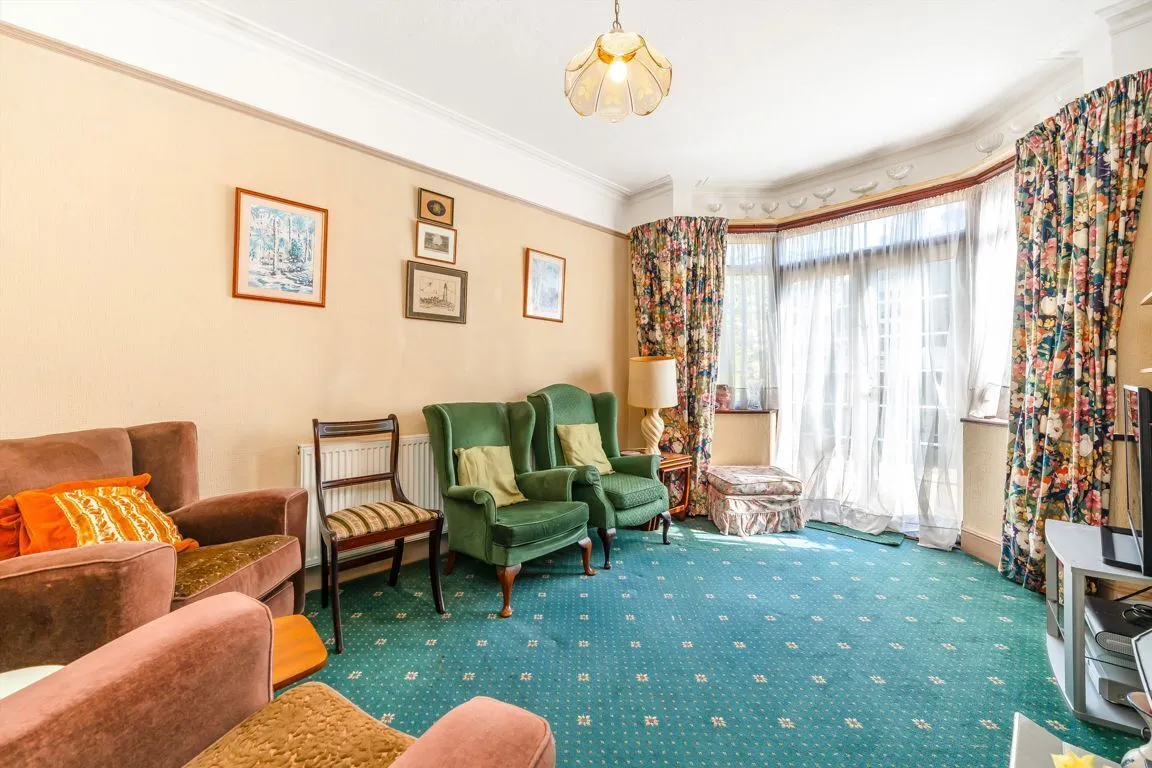 St. Kilda Road, W13, photo 2