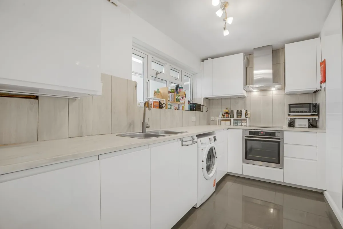 3 bed flat to rent, Oakleigh Park North, London, N20