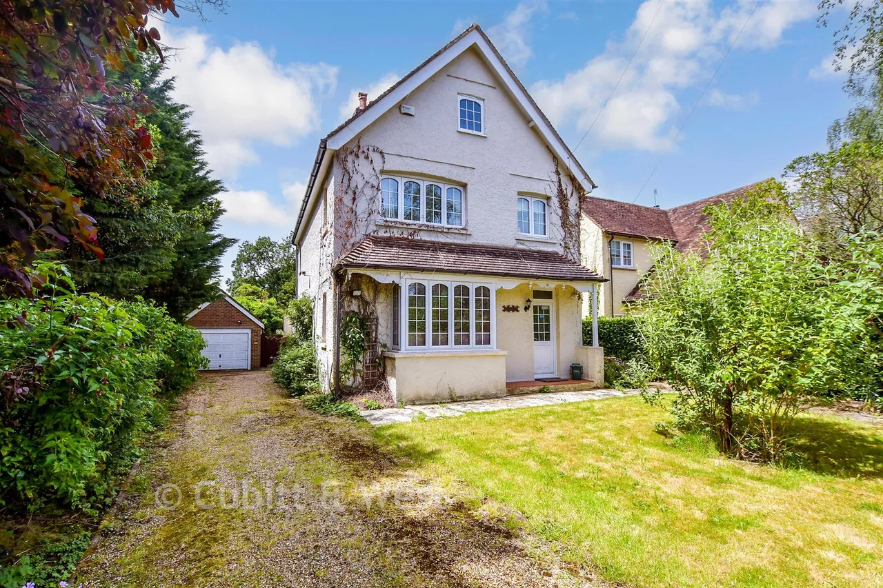 3 bed house for sale, Nuthurst Avenue, Cranleigh, GU6