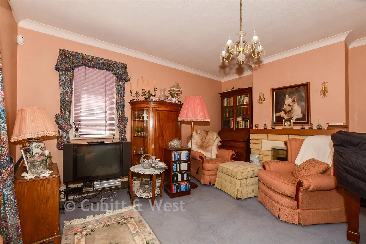 Nuthurst Avenue, Cranleigh, GU6, photo 9
