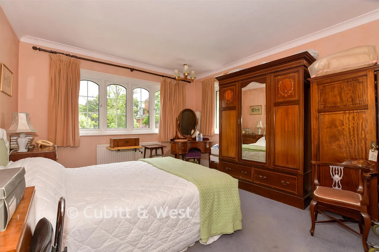 Nuthurst Avenue, Cranleigh, GU6, photo 11