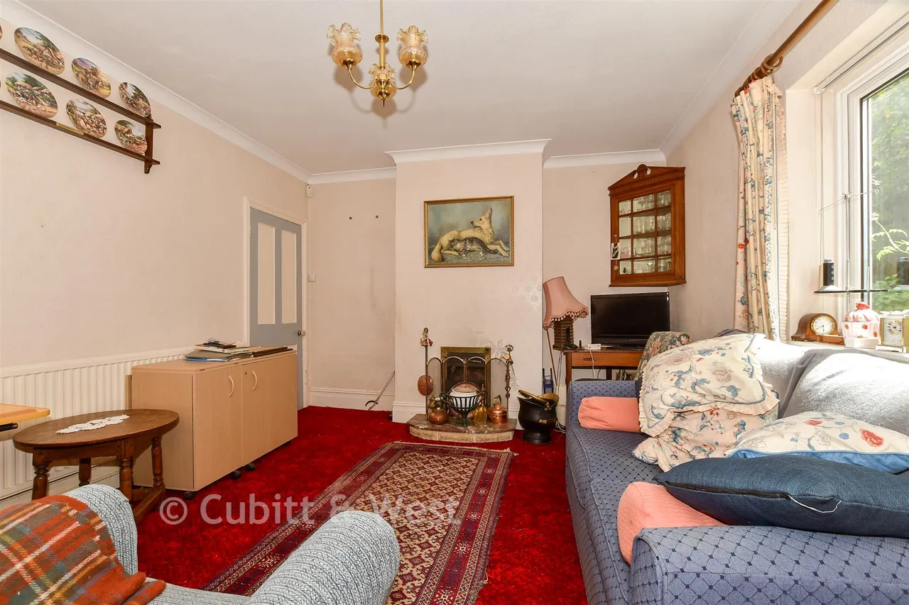 Nuthurst Avenue, Cranleigh, GU6, photo 13