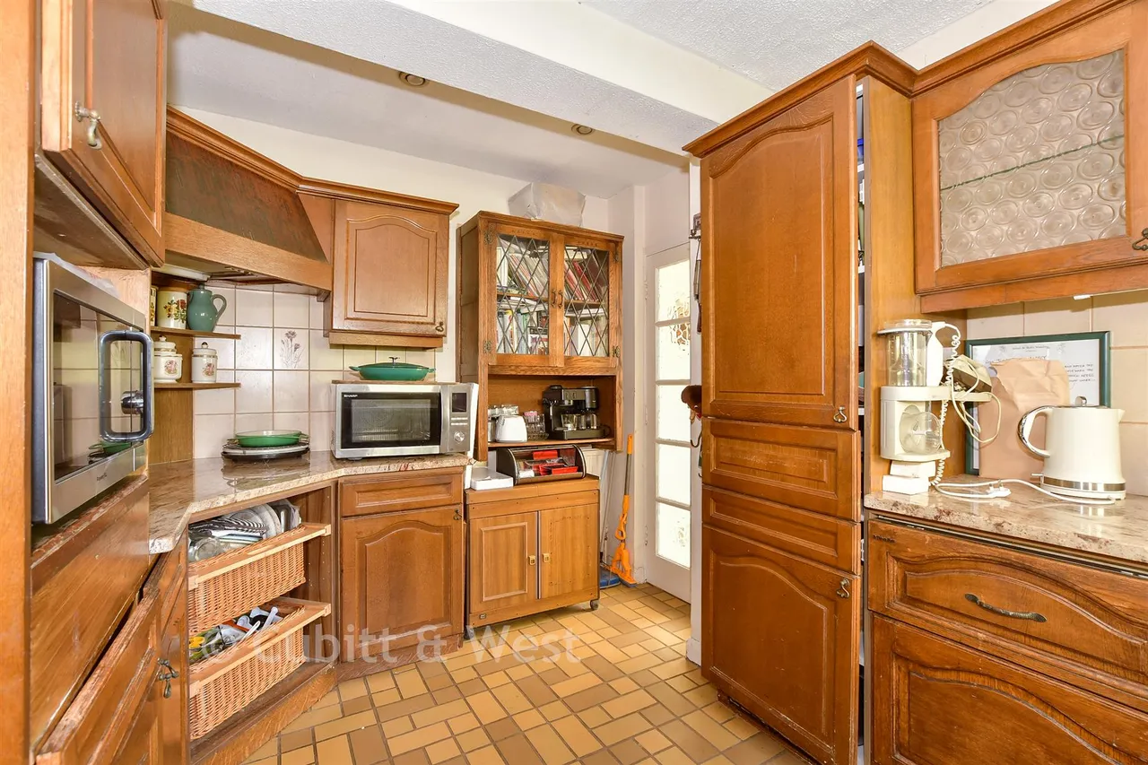 Nuthurst Avenue, Cranleigh, GU6, photo 5